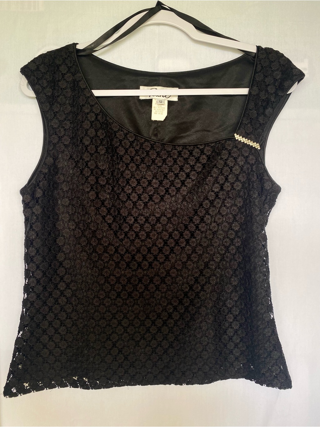 Patra Women's 12 Black Floral Lace Beaded Lined Scoop Neck Sleeveless Top